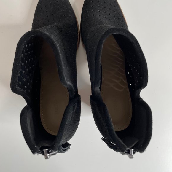 Marc Fisher Suede Ankle Bootie Stacked 3 1/2" Heel Laser Cut Zip Back - Picture 5 of 11